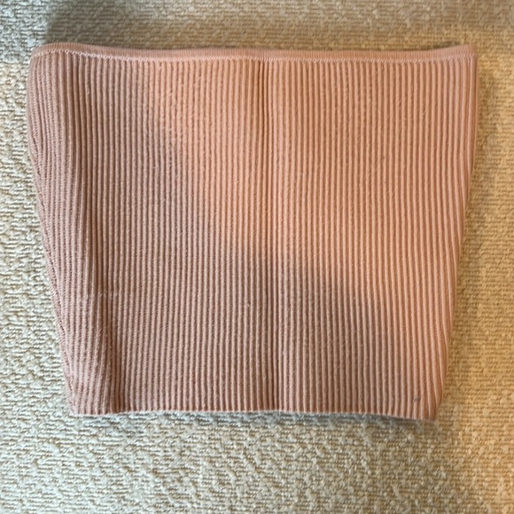 Like New Babaton Ribbed Top - Picture 2 of 3